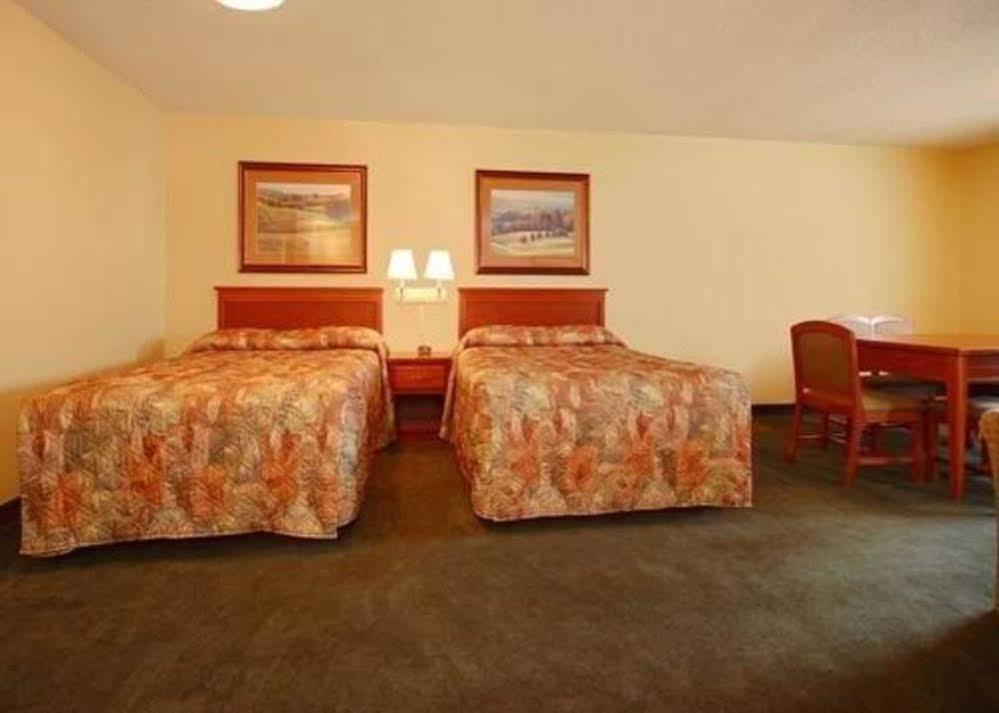Econo Lodge Inn&Suites Kearney Esterno foto